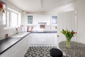 Kitchen_37LP- click for photo gallery